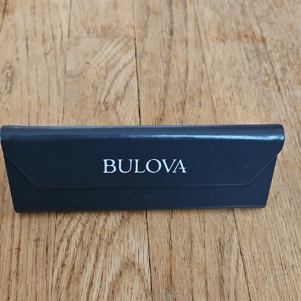 Bulova Triangular Collapsible Glasses Case